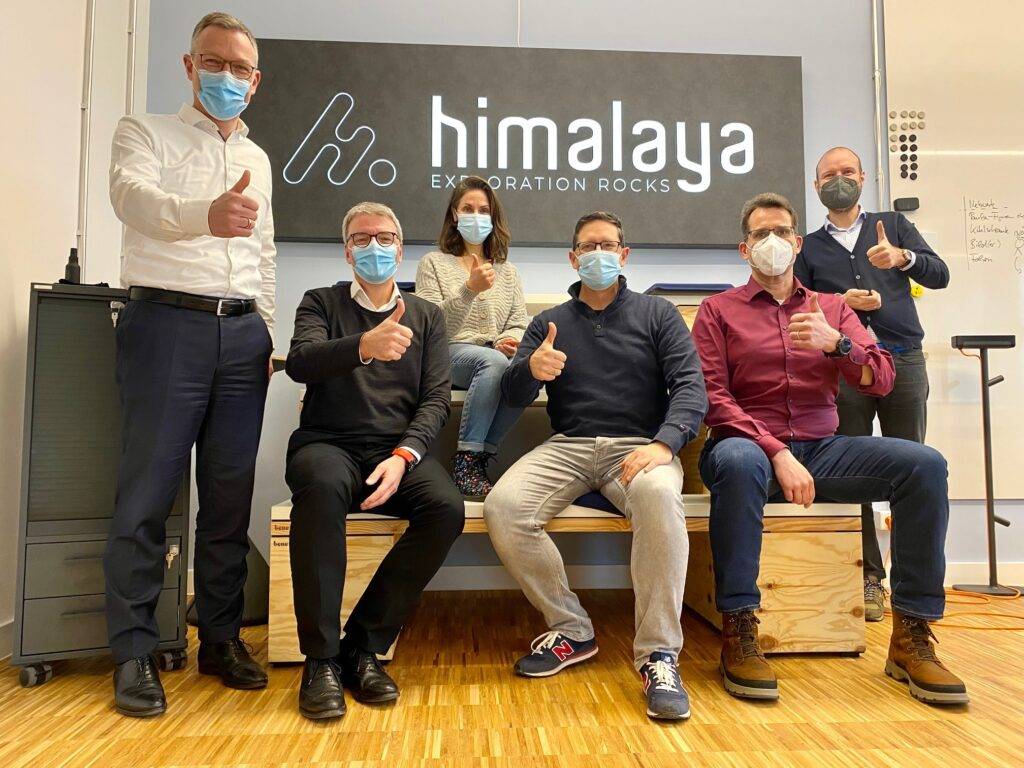 (From Left to Right) Jörg de la Motte (CEO at HIMA) and Dr. Alexander Horch (Vice President R&D at HIMA), congratulate the himalaya team on its 1-year anniversary.