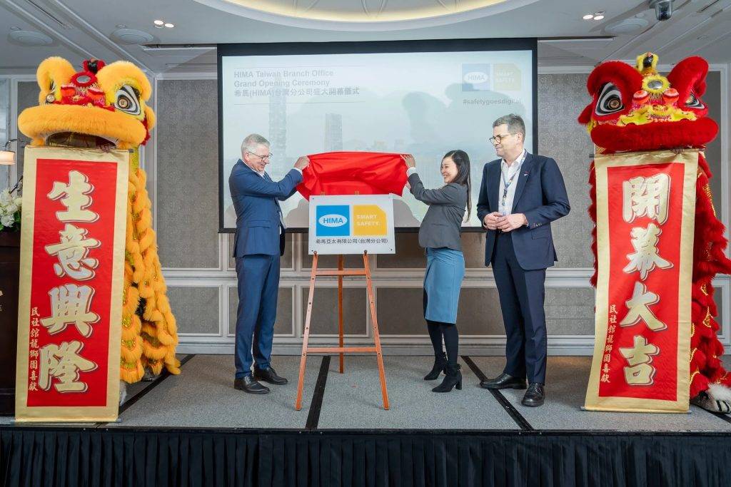 HIMA Taiwan Office Opening Ceremony by (from L to R) Mr Friedhelm BEST, VP APAC and Ms Tracy LAU, Taiwan Branch Manager from HIMA and Mr Axel LIMBERG, Chief Representative and Executive Director from German Industry and Commerce Taiwan